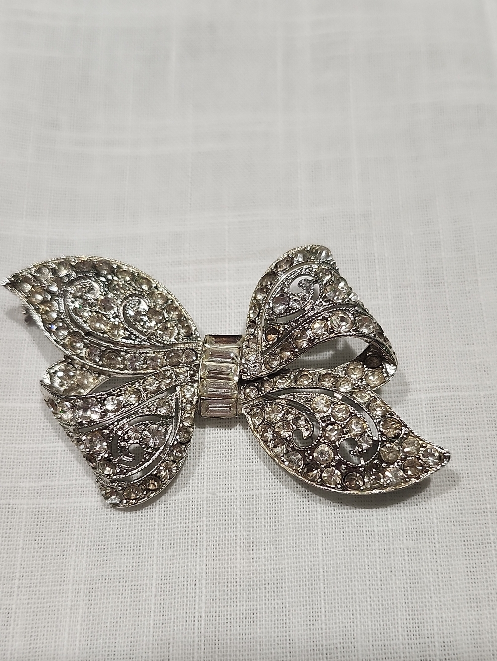 Vintage 1950s Silver tone Clear Rhinestones BOW Shape Pin Brooch